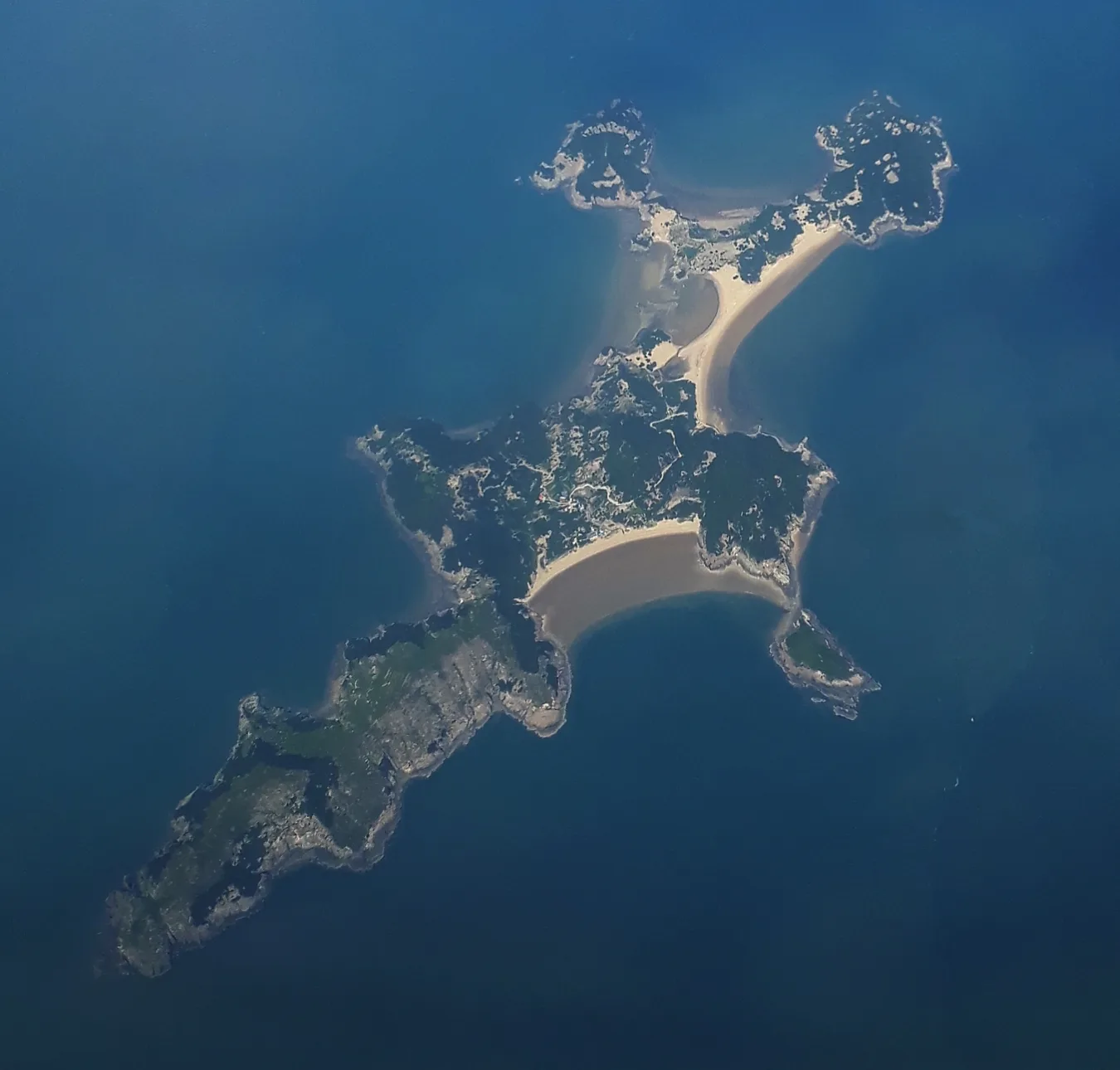 クロプ島 ケモリ丘